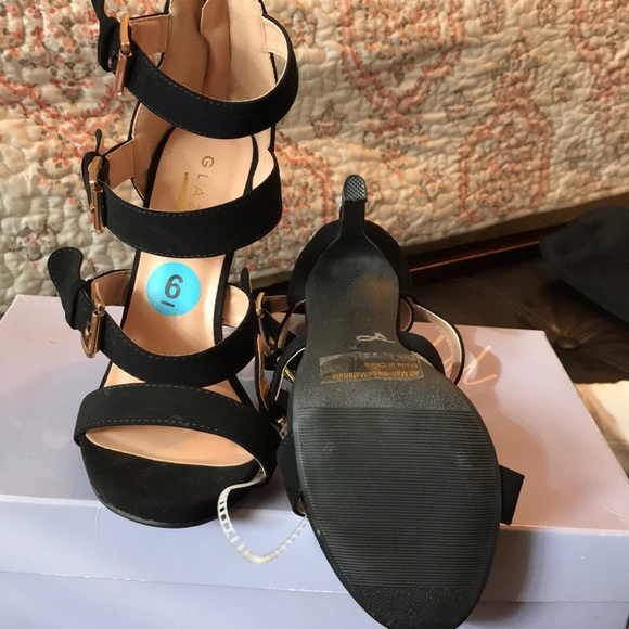 Heels - Picture 3 of 3